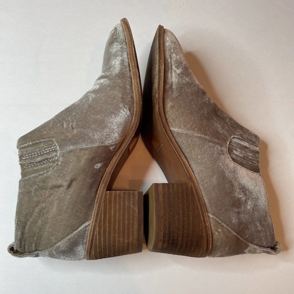 Madewell The Grayson Chelsea Boot in Velvet 7 In Distressed Stone / Taupe Bootie - Picture 10 of 13